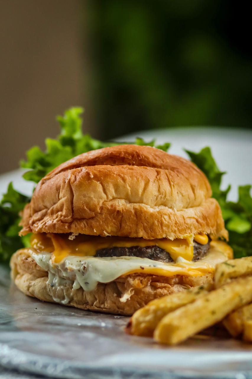 Chesee Burguer con papas